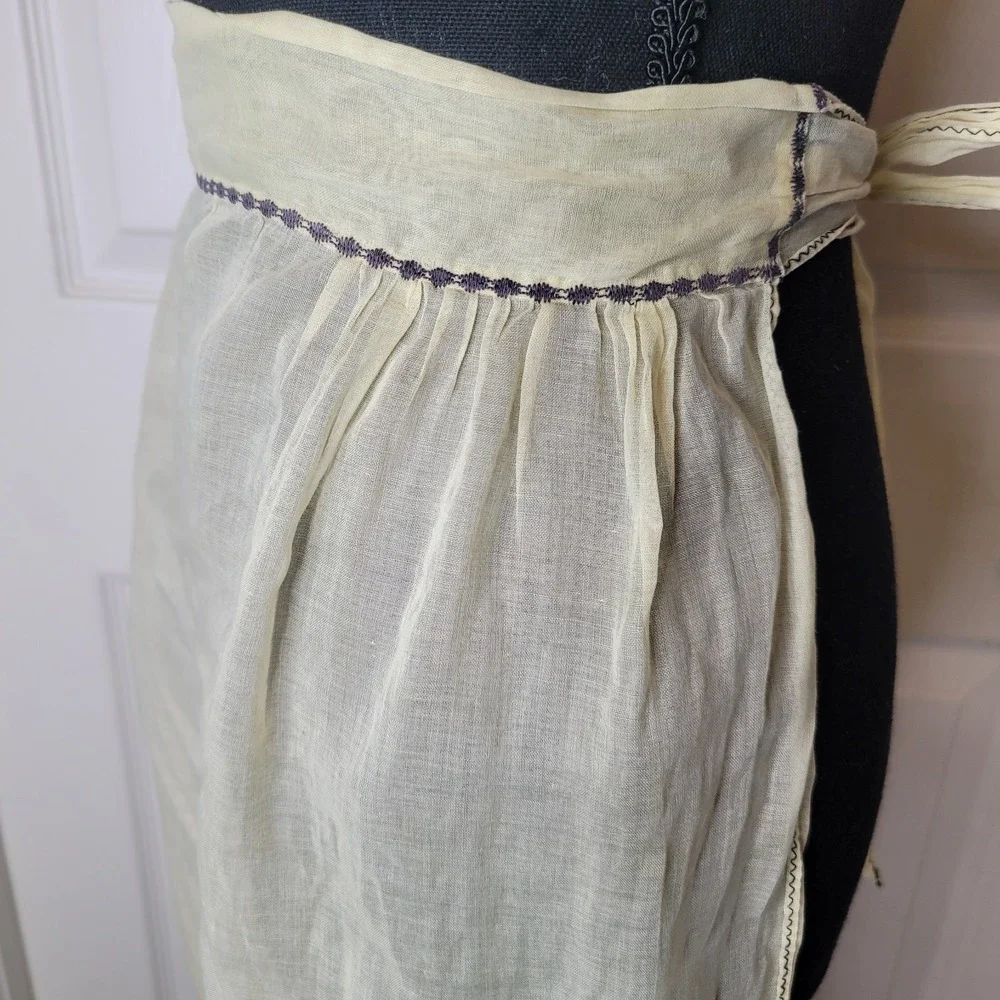 Vintage 1950's Half Apron Hostess Cook Yellow Sheer Embroidery Grannycore Unique